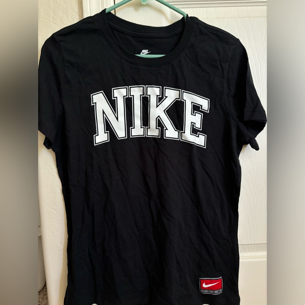 Women’s black shirt